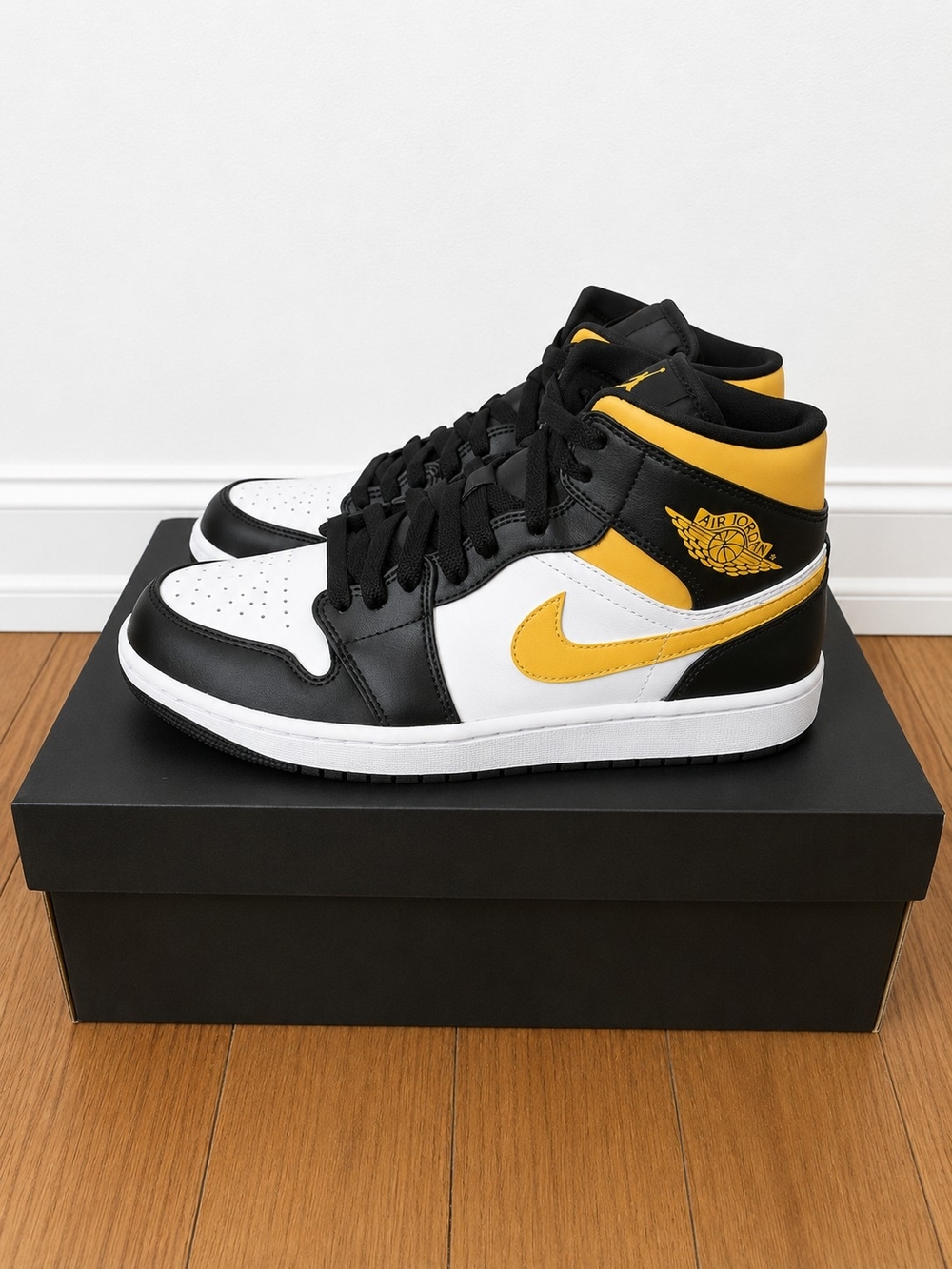 Jordan 1 Mid Pollen